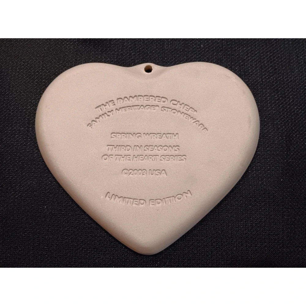 Pampered Chef Spring Wreath Heart Cookie Mold 2003 Family Heritage Stoneware USA